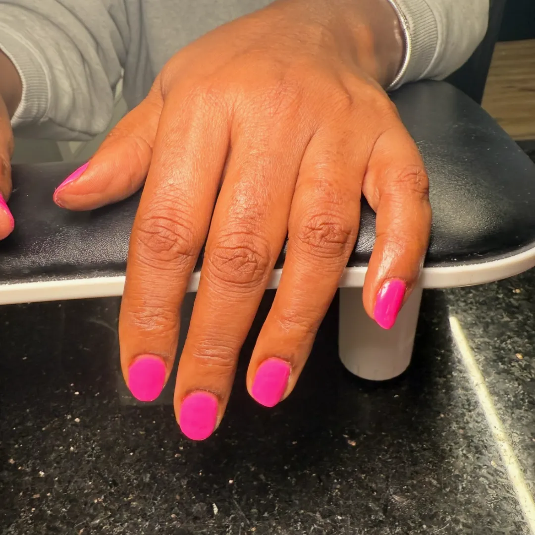 Magenta pink short square gel manicure