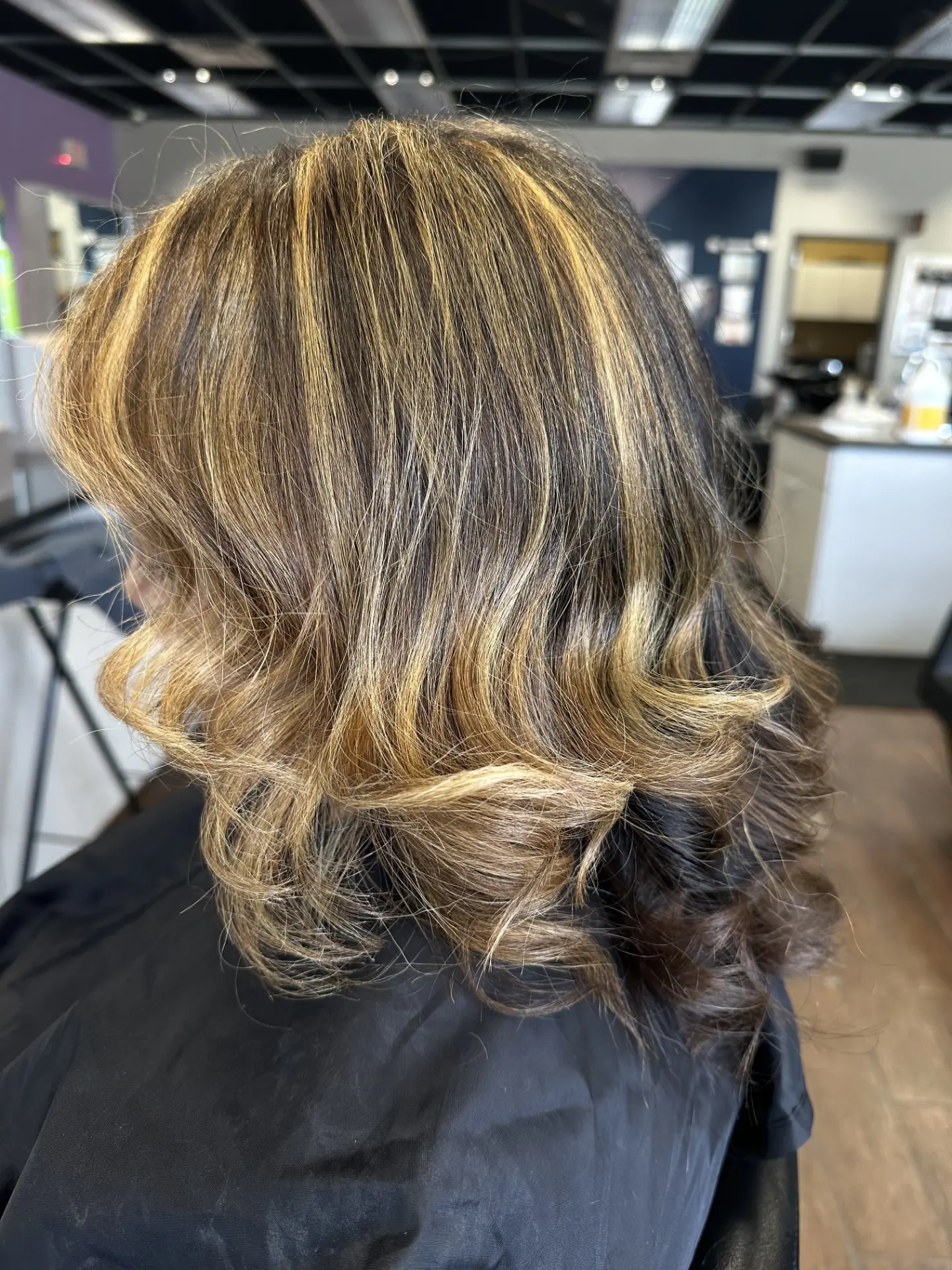Honey-blonde highlighted blowout with soft curls