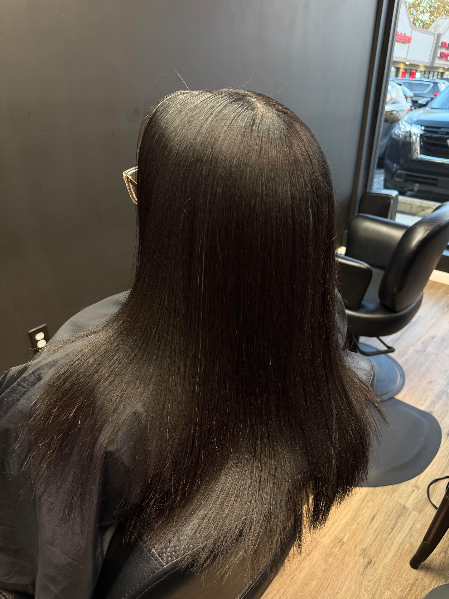 Silk press with smooth, straightened hair